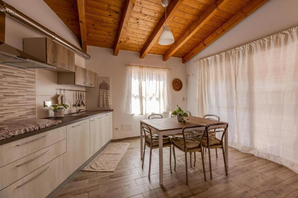 La Casa Delle Zie - Cabras Villa Bagian luar foto