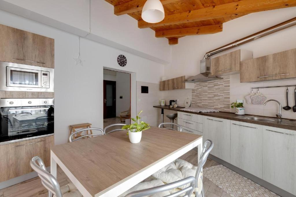 La Casa Delle Zie - Cabras Villa Bagian luar foto